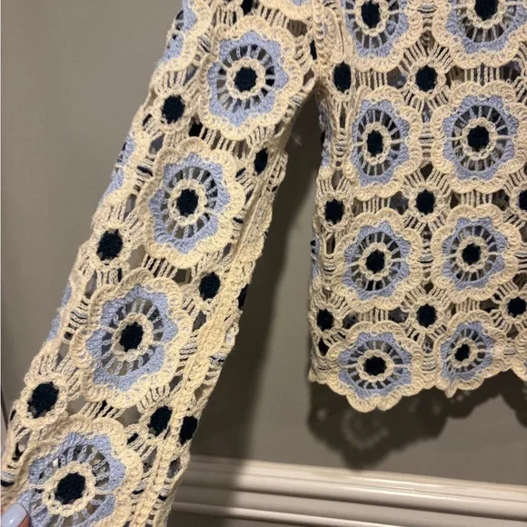 Gorgeous Women's/Teen's Crochet Floral Lace Top - Size Medium NWT - Picture 2 of 16